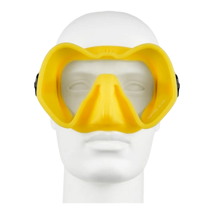 Maschera da sub C4 Skyline a vetro singolo con trattamento lenti anti-fog, mostrata in varie varianti di colore tra cui giallo