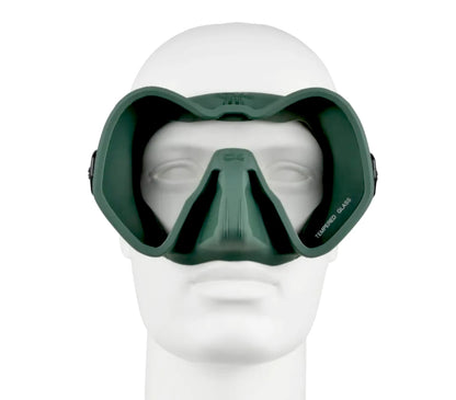 Maschera da sub C4 Skyline a vetro singolo con trattamento lenti anti-fog, mostrata in varie varianti di colore tra cui verde
